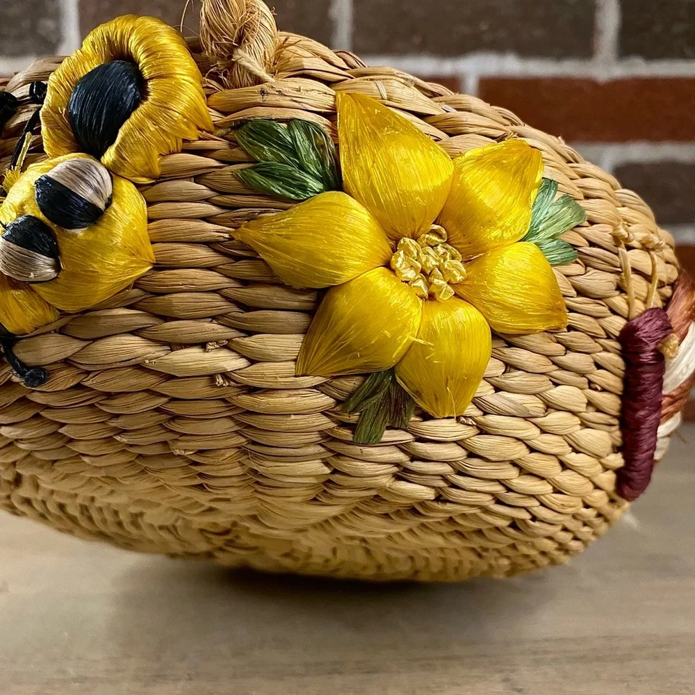 Vintage Casserole Holder Wicker Rafia Pyrex Carrier Lined Basket‎ Bees & Floral